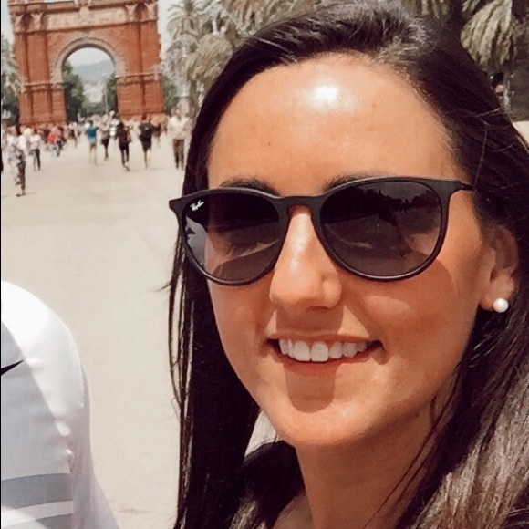 Meet your Posher, Emily - Picture 1 of 1